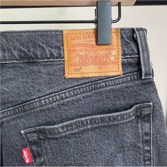 Levi’s 501 Studded‎ Jeans - Picture 7 of 9